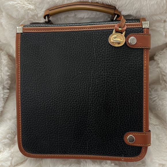 Dooney and Bourke AWL Vintage Dooney. - Picture 2 of 7